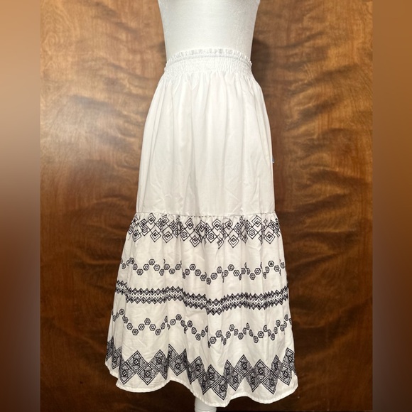 Draper James Geo Embroidered Midi Skirt Womens L Black & White A-Line Smocked - Picture 2 of 16